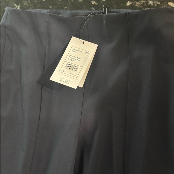 NWT: Theory Pintucked Slim Pant in Stretch Cotton. Size 4. Nocturne Navy. - Picture 8 of 11